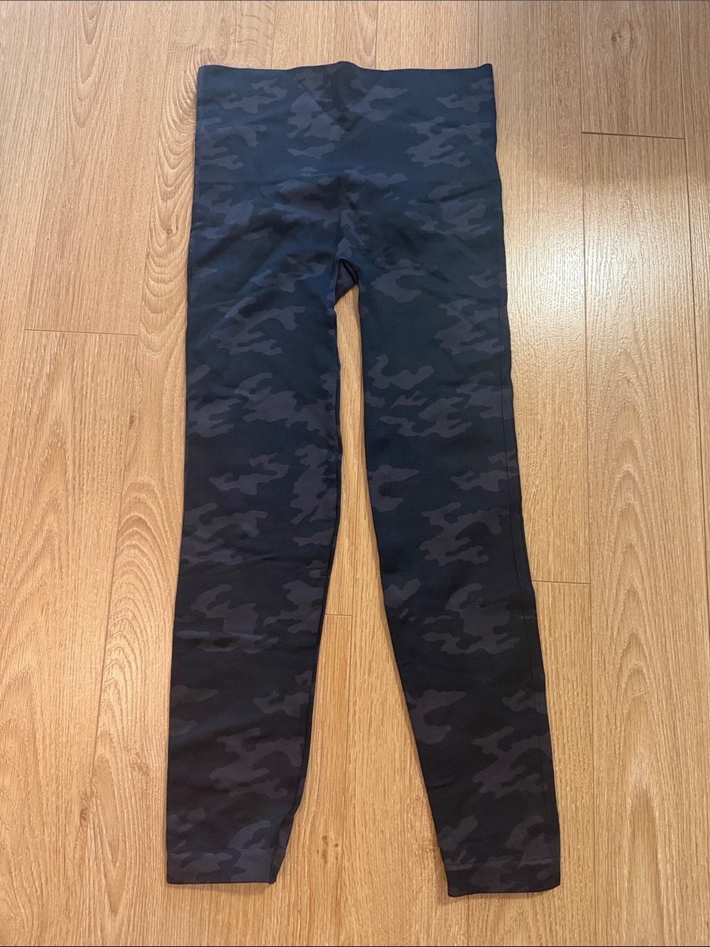 Women’s spanx camo leggings - large